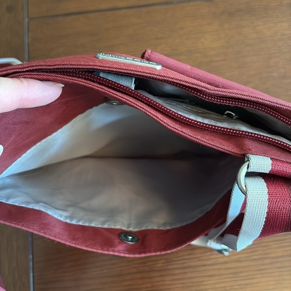 Baggallini Shoulder or Crossbody Bag. 10” x 11.5”. Red, maroon color. - Picture 5 of 10